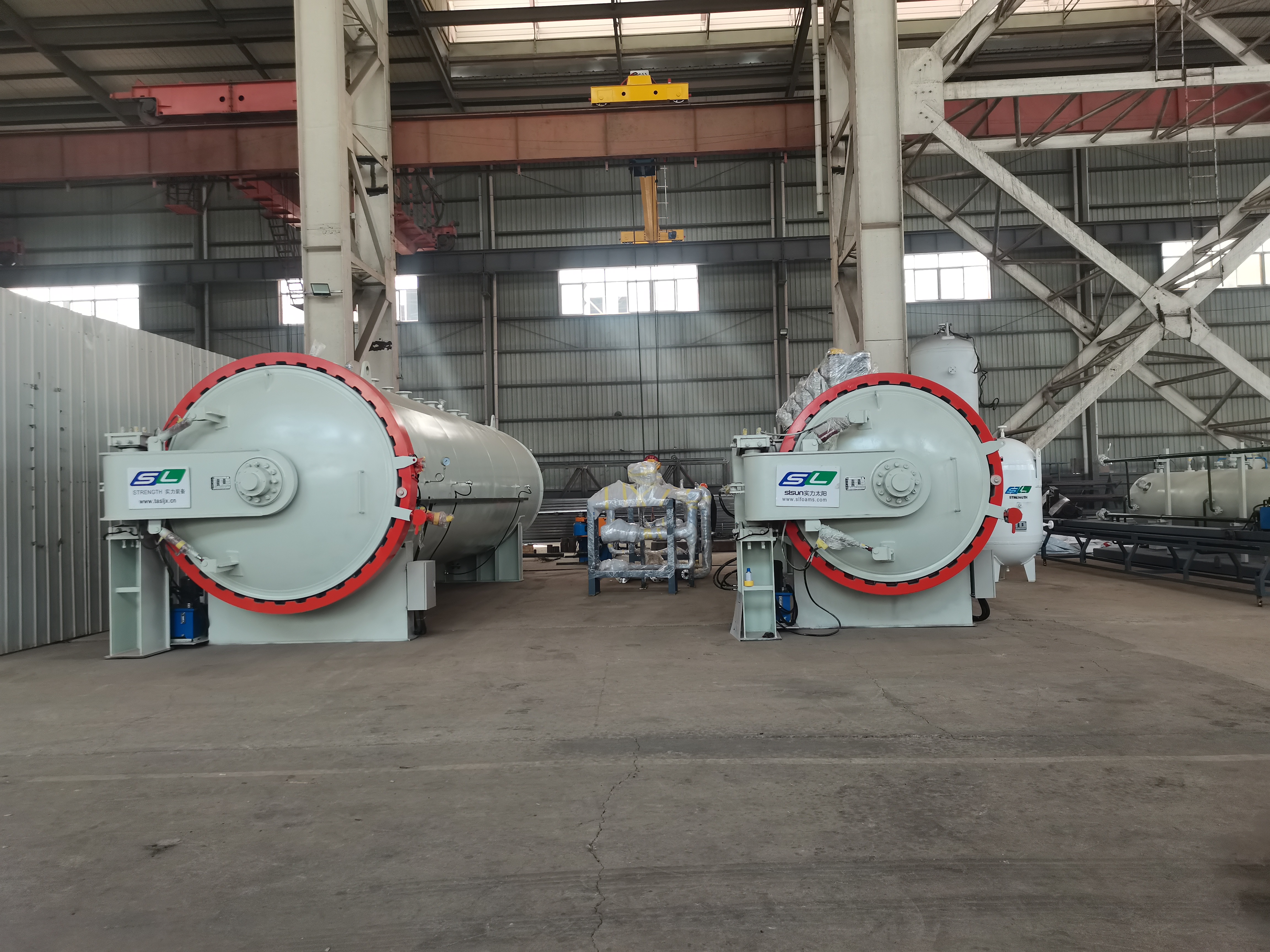 DN2000、DN2400兩臺新材料熱壓罐發(fā)往江蘇